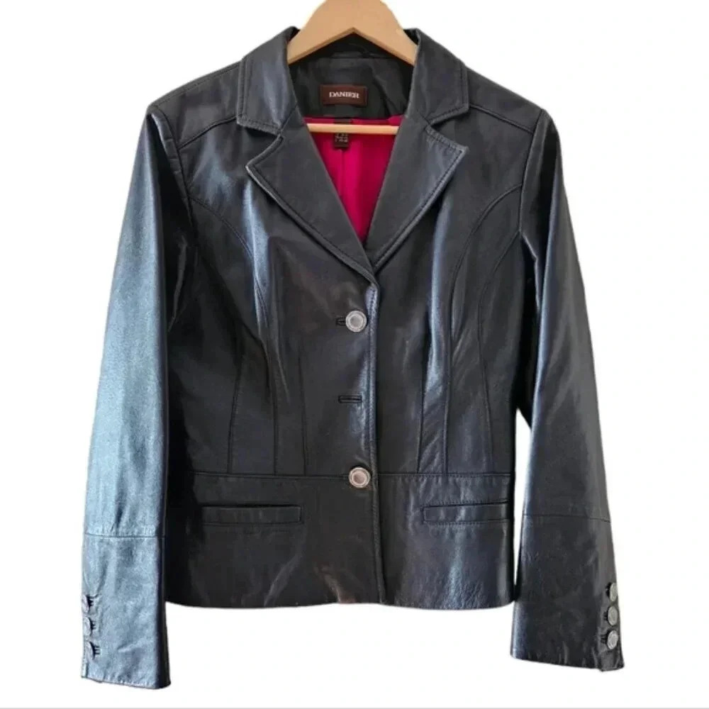 Danier Women's Leather Moto Biker Classic Jacket Boho Black Size Medium.